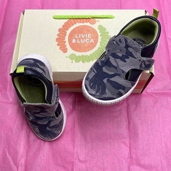 Livie & Luca Other - Boys Livie & Luca Shoes Size 7 GUC